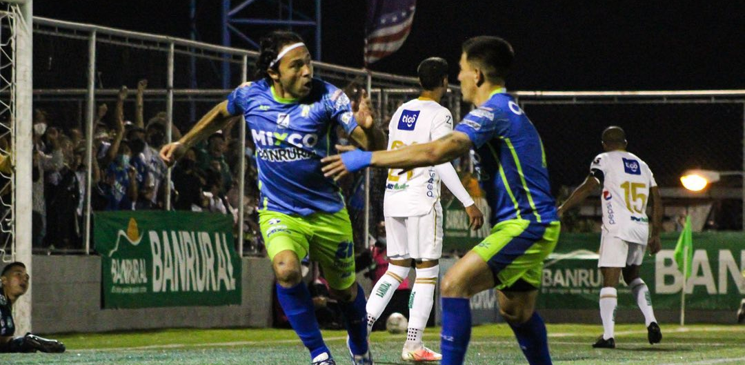 Mixco y Marquense se enfrentarán en la semifinal de la Primera División. Foto Prensa Libre (Deportivo Mixco) 