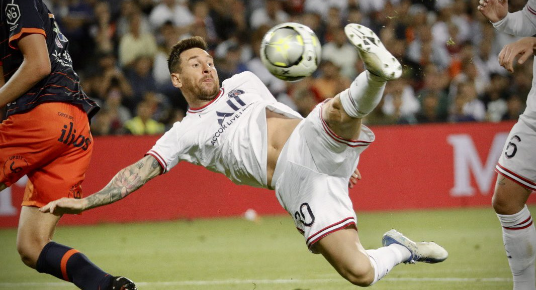 Messi en una de las jugadas del partido. Foto Prensa Libre (PSG Twitter)