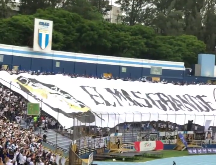 La impresionante manta que la afición de Comunicaciones mostró para alentar al equipo en la final ante Municipal