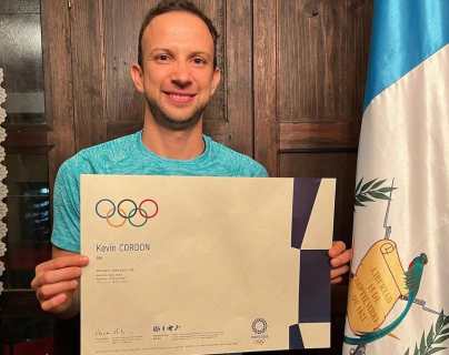 El Comité Olímpico Internacional entrega a Kevin Cordón diploma por el cuarto lugar en los Juegos Olímpicos de Tokio 2020