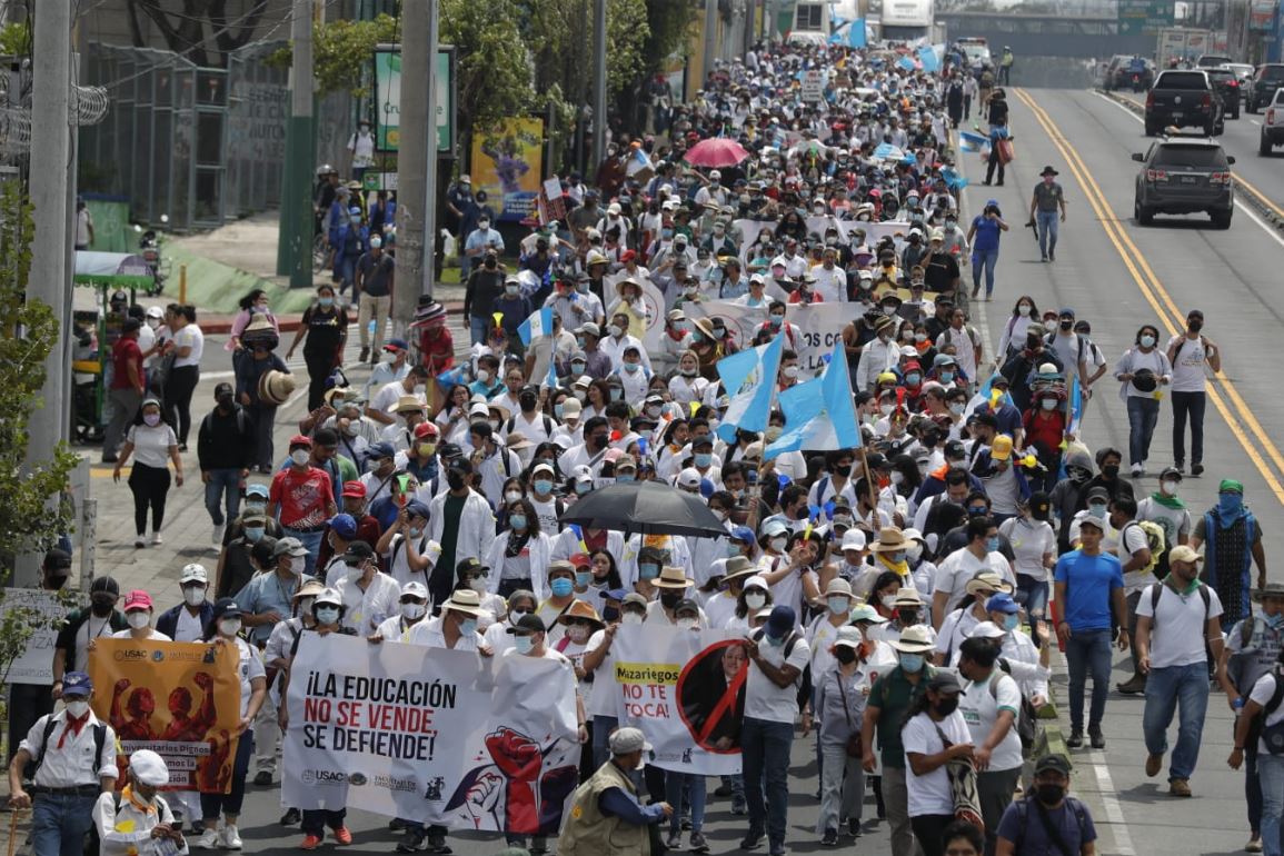 Marcha de estudiantes, docentes y trabajadores de la Usac para rechazar la elección de Walter Mazariegos como rector de Usac. (Foto Prensa Libre: Esbin García).