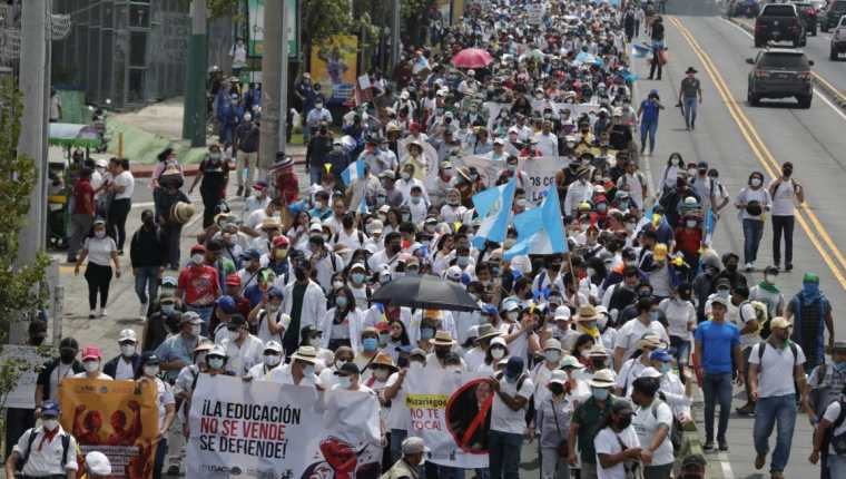Marcha de estudiantes, docentes y trabajadores de la Usac para rechazar la elección de Walter Mazariegos como rector de Usac. (Foto Prensa Libre: Esbin García).