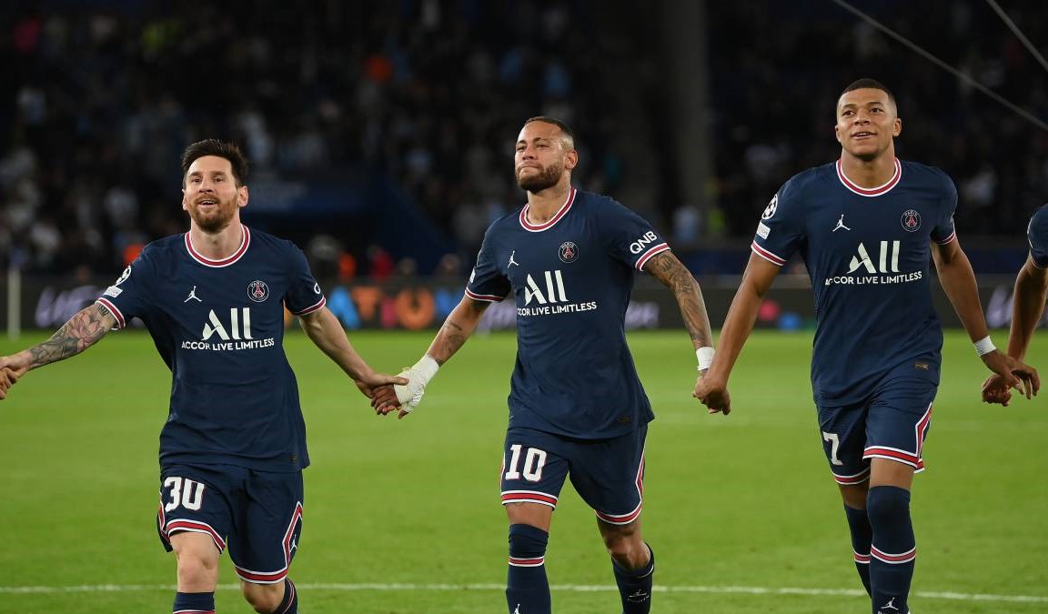 El francés admitió que la opinión de Messi y Neymar fue importante para tomar su decisión. (Foto Prensa Libre: EFE)