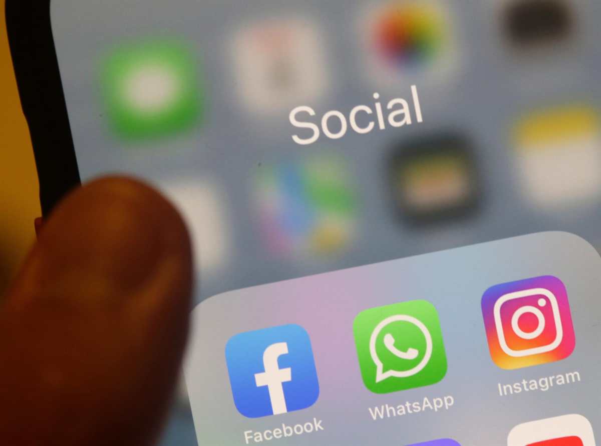 Cómo saber si alguien espía los chats de WhatsApp y cómo evitarlo
