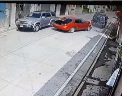 Un tercer vehículo se salva de la colisión. (Foto: Región Mas Noticias/Facebook)