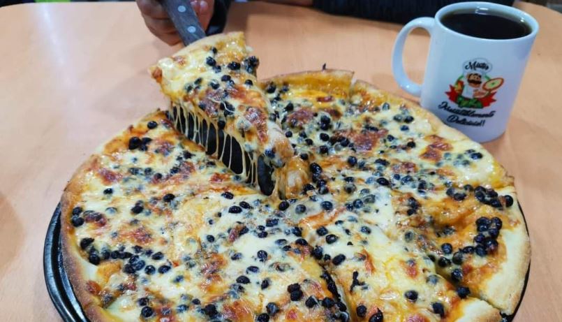 La "zompopizza" se prepara desde hace varios años en San Martín Jilotepeque. (Foto: cortesía Mister Pizza/Emy Sánchez)