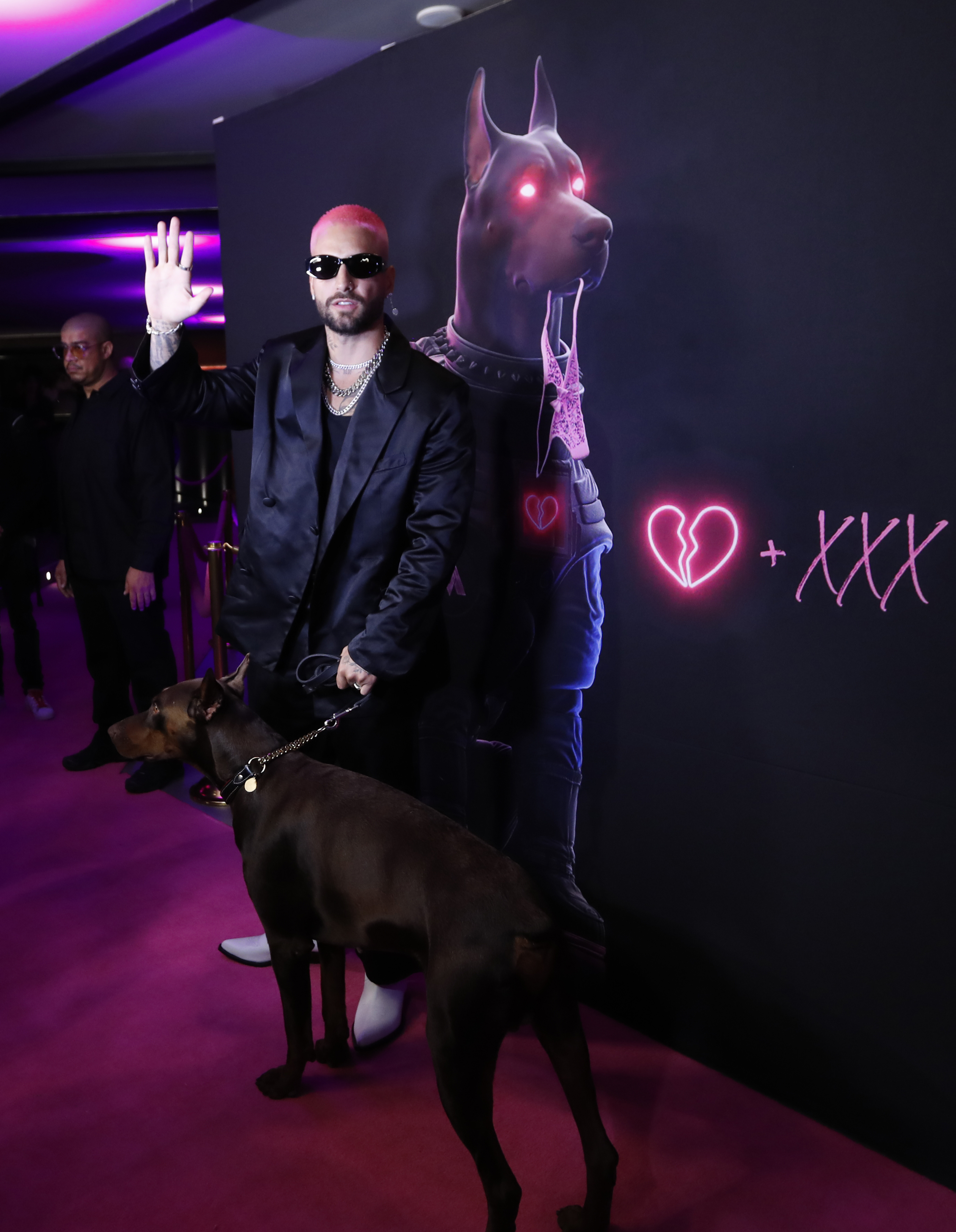 MEX5880. TLALNEPANTLA DE BAZ (MÉXICO), 09/06/2022.- El cantante colombiano Maluma posa en la alfombra rosa durante la presentación de su nuevo disco 