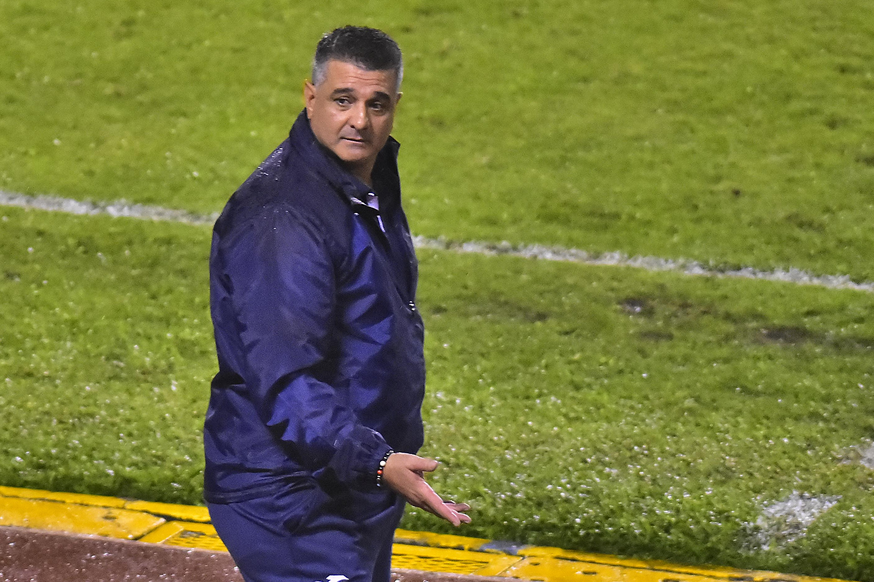 El entrenador Diego Vázquez, en un partido de la Liga de Naciones de la Concacaf. (Foto Prensa Libre: EFE)
