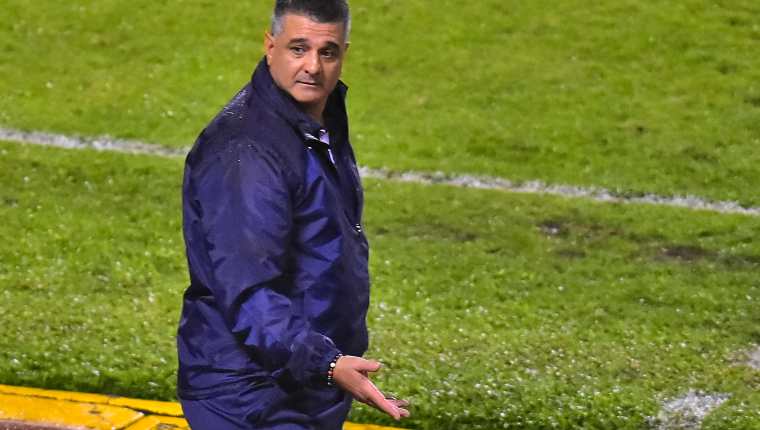 El entrenador Diego Vázquez, en un partido de la Liga de Naciones de la Concacaf. (Foto Prensa Libre: EFE)