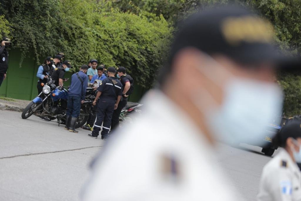 La Policía Nacional Civil y el Ministerio Público buscan desarticular a grupos criminales que se dedican a los préstamos diarios. Estos operan en al menos 8 departamentos. Foto Mingob.