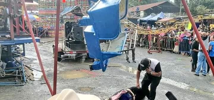 Una menor de edad falleció luego de caer de un juego mecánico en Carchá, Alta Verapaz. (Foto Prensa Libre: Bomberos Voluntarios) 