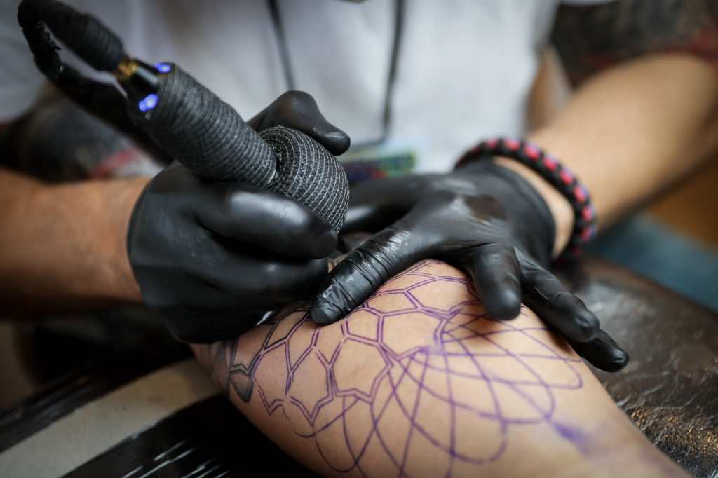 Los tatuajes sí se pueden borrar los más fáciles son los negros, azules y rojos 