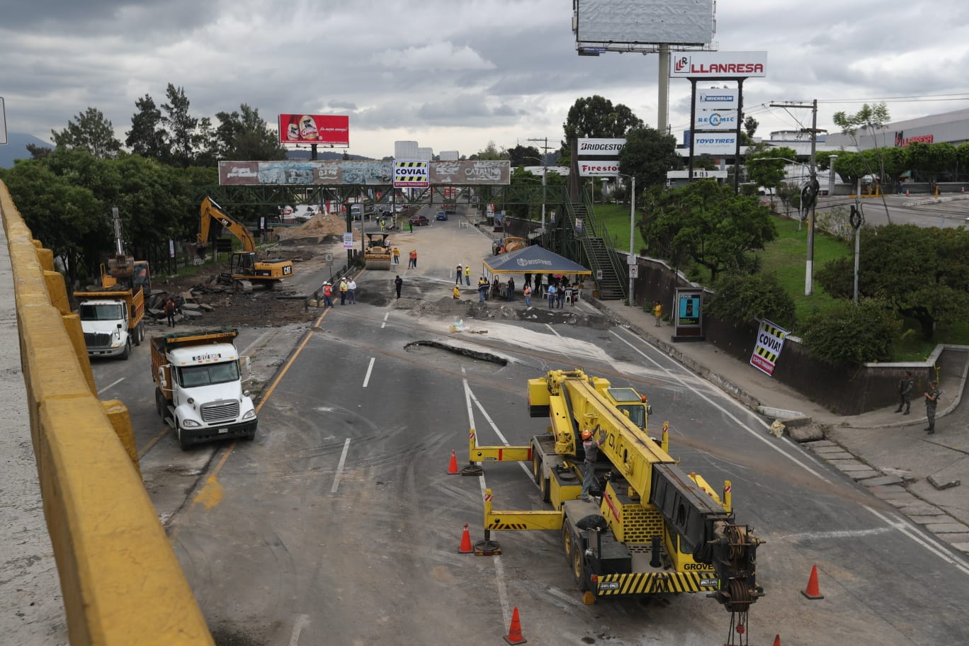 El agujero que se formó en el km 15 de la ruta al Pacífico fue rellenado por las autoridades. (Foto Prensa Libre: María José Bonilla)