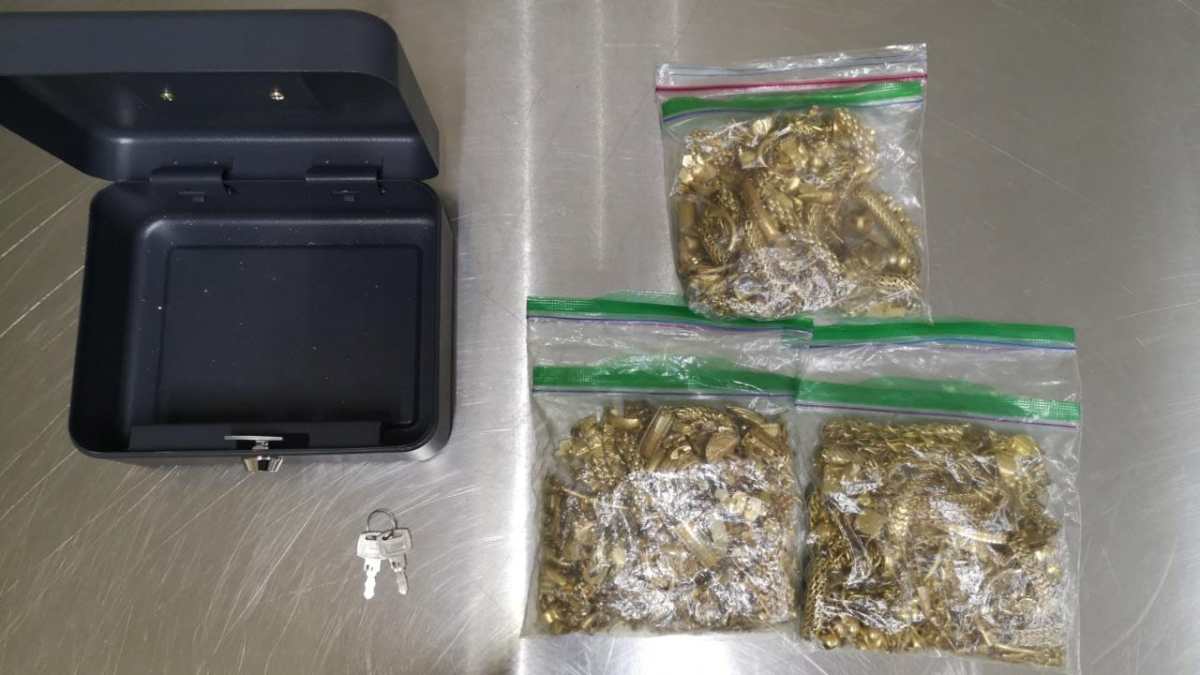 PNC arresta a mujer que viajaba a Houston, Texas, con 2.5 kilogramos de oro no declarado y valorado en más de Q700 mil