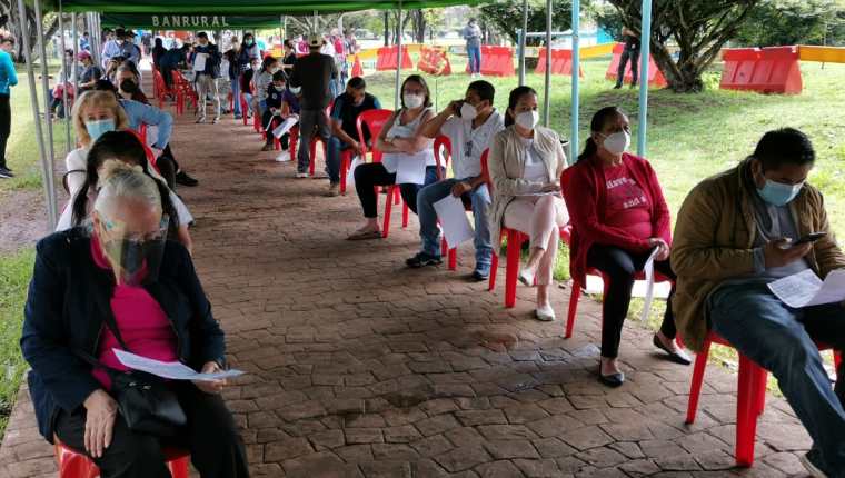 La demanda de pruebas de coronavirus se ha incrementado considerablemente en Guatemala. (Foto Prensa Libre: Érick Ávila)