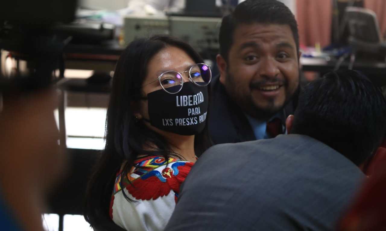 Nanci Paola Chiriz Sinto fue señalada por el MP de haber hecho pintas en el edificio del Congreso de la República durante una manifestación. (Foto Prensa Libre: Carlos Hernandez Ovalle)
 
