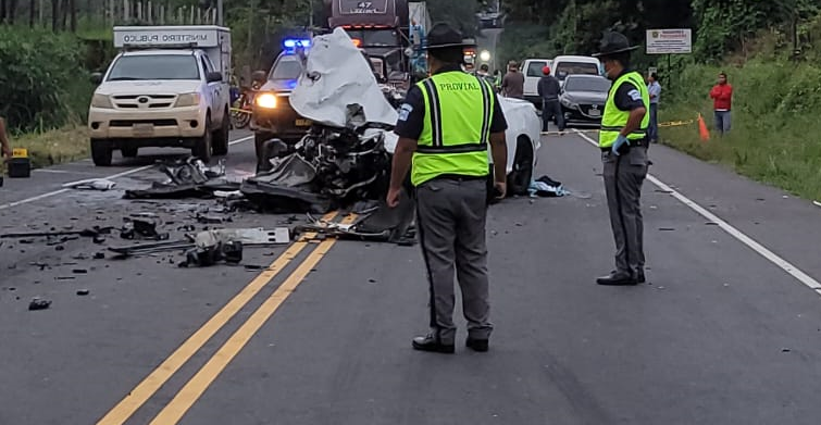 Revelan detalles sobre el accidente en el que dos personas murieron al estrellarse contra un camión en Mazatenango