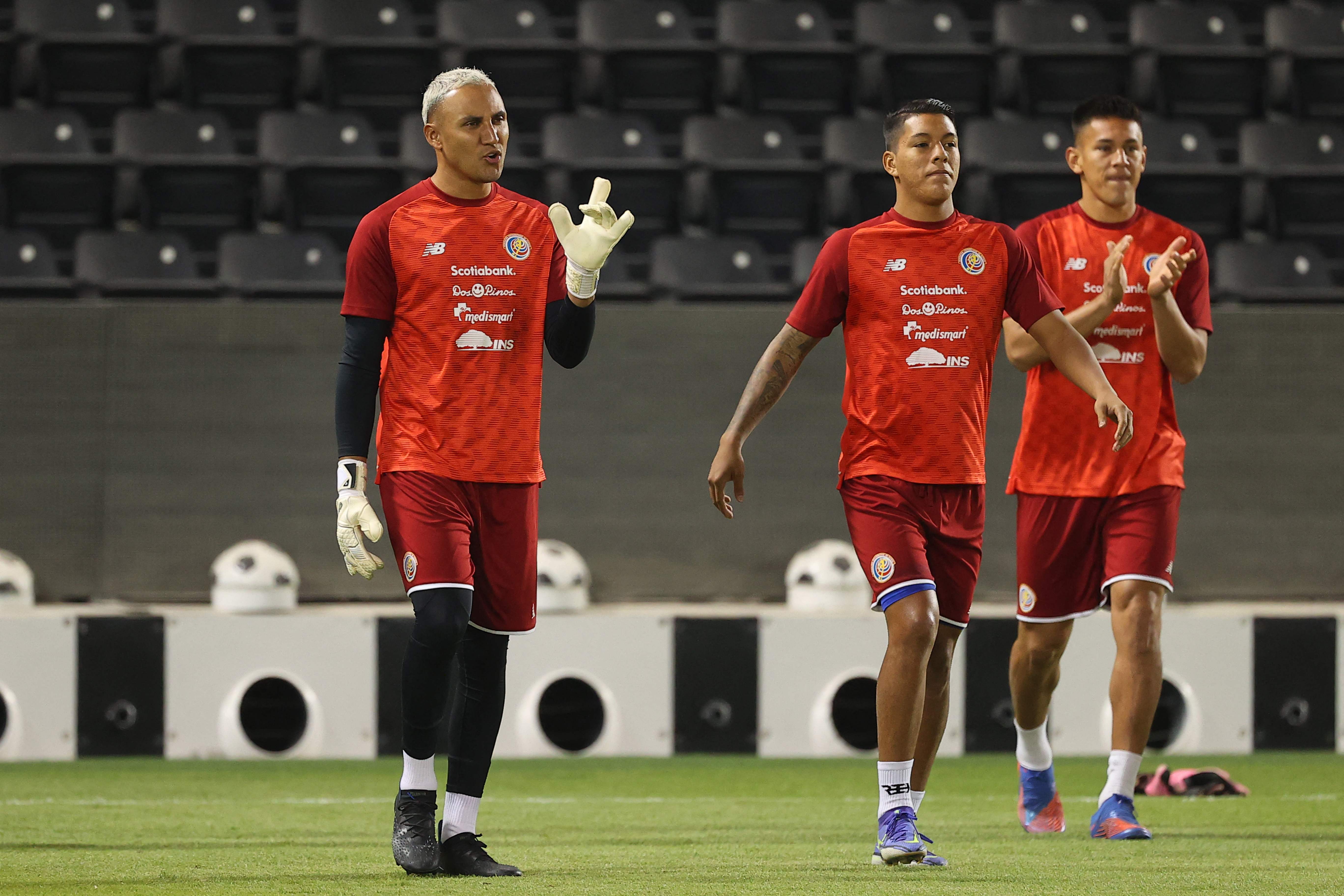 Los jugadores de Costa Rica se preparan para enfrentar Nueva Zelanda en el repechaje al Mundial de Qatar 2022. Foto Prensa Libre (AFP)