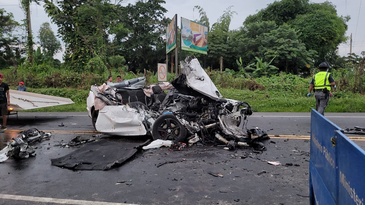 Dos personas fallecieron en el accidente. (Foto Prensa Libre: Cortesía)