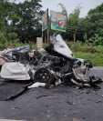 Dos personas fallecieron en el accidente. (Foto Prensa Libre: Cortesía)
