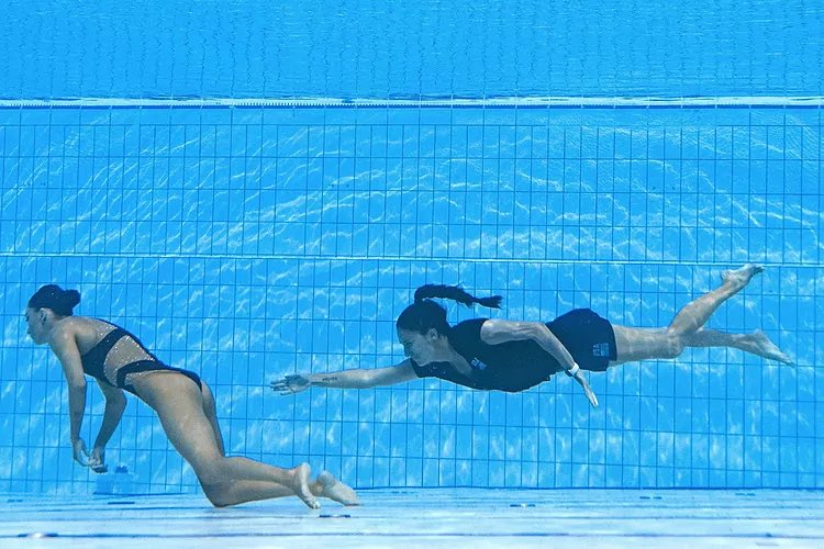 El desvanecimiento de Anita Álvarez causó alarma durante una competición en el Mundial de Budapest. (Foto Prensa Libre: AFP) 