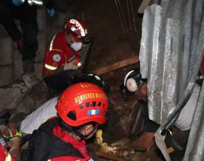 Deslizamiento de tierra en zona 5 de la capital deja una casa dañada, tres personas llevadas al hospital y 25 evacuados