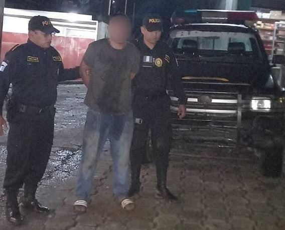 Federico Ba Coy, de 29 años, fue detenido en Senahú, Alta Verapaz, señalado de haber matado a su abuelo y herir a su mamá por negarse a darle herencia. (Foto Prensa Libre: PNC)
