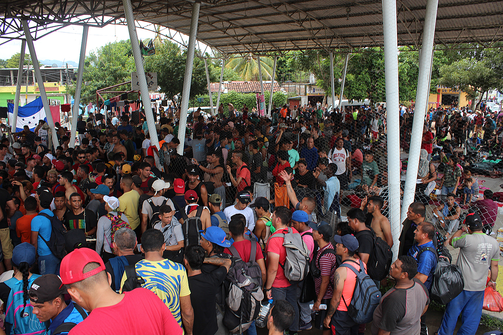 En imágenes: Entre banderas, gritos y lágrimas, cerca de 15 mil migrantes se acercan a la frontera de México y EE. UU. para lograr el “sueño americano”