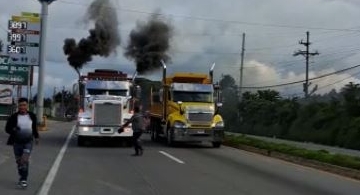 Video: Provial da más detalles de los pilotos de camiones que fueron grabados en carrera clandestina en la ruta Interamericana