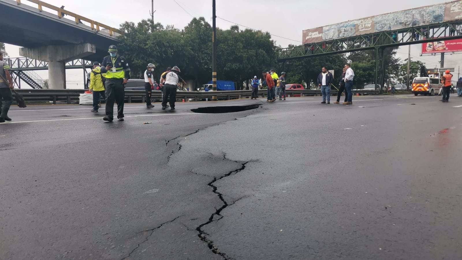 IMÁGENES: El hundimiento en Villa Nueva que detiene el tránsito en la ...