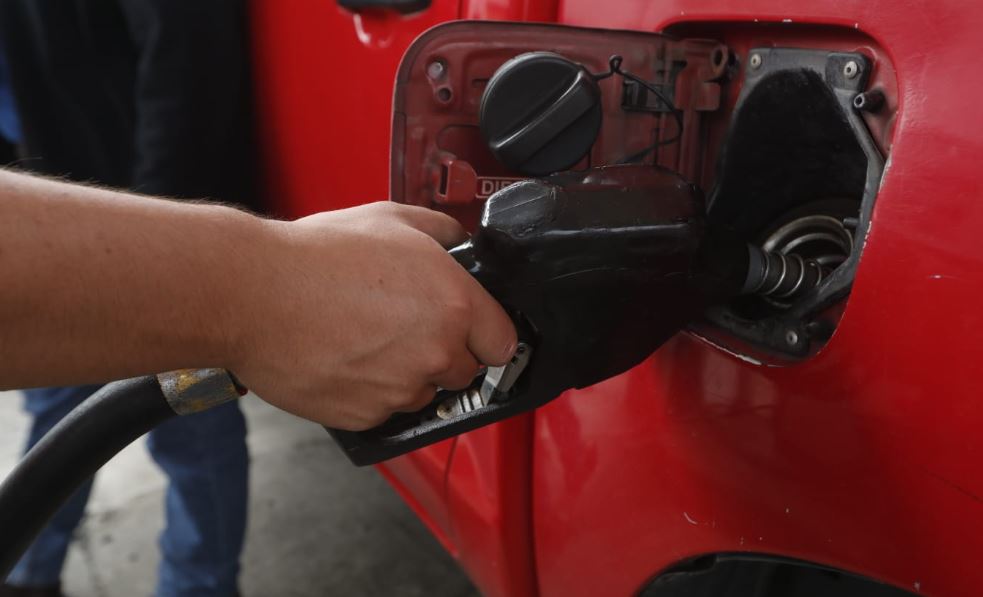 El precio de la gasolina ha mostrado tendencia al alza por el conflicto entre Rusia y Ucrania, según el Gobierno. (Foto Prensa Libre: Esbin García)