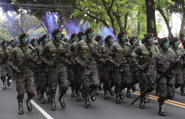 Desfile por el Día del Ejército en Guatemala 