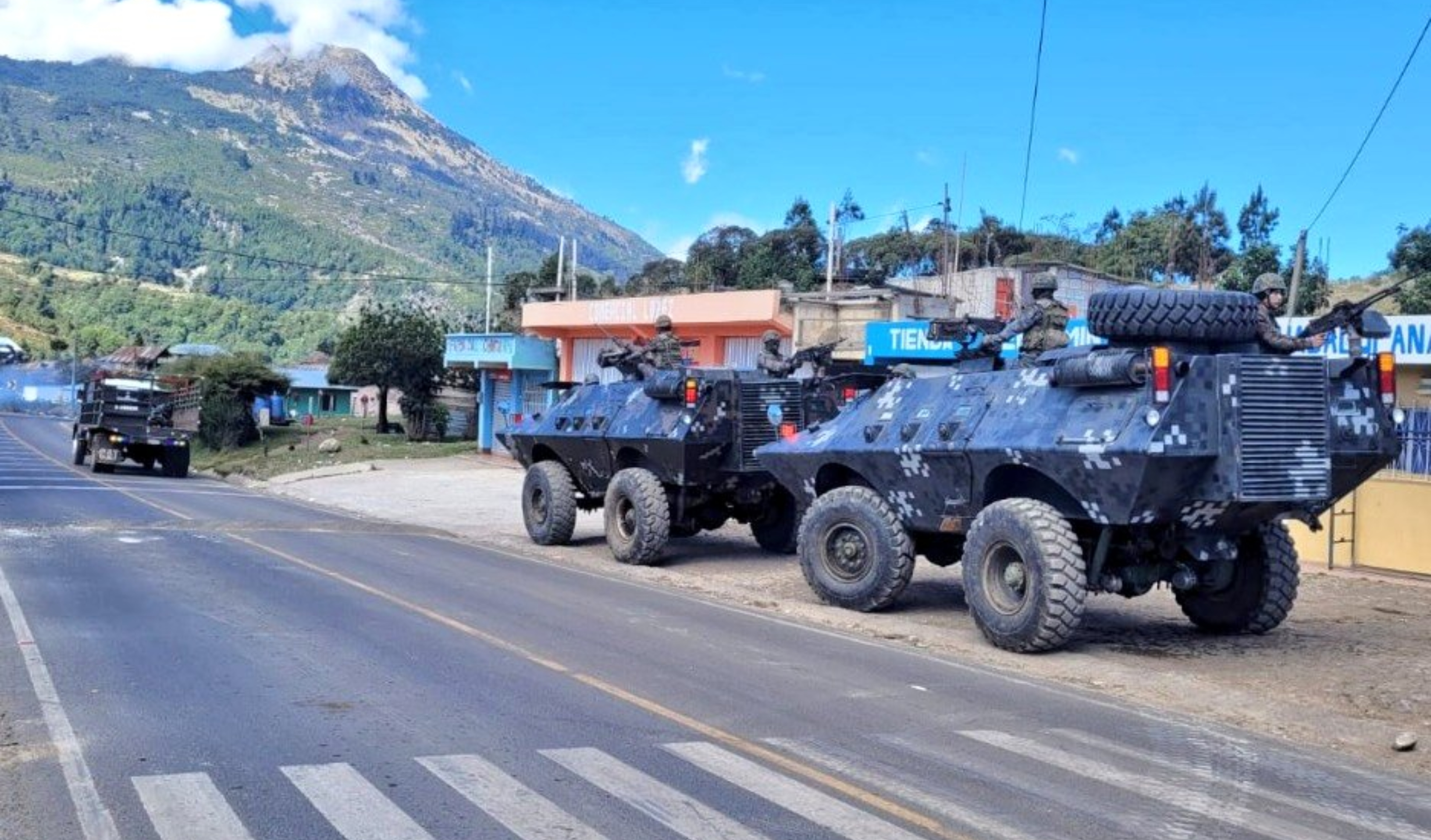 En esta foto de archivo aparecen vehículos pesados del Ejército de Guatemala durante un estado de Sitio en Ixchiguán y Tajumulco en 2017. Foto Prensa Libre: Hemeroteca PL.