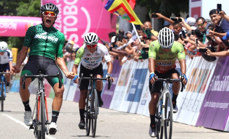 Video: Espectacular logro de ciclistas guatemaltecos José Canastuj y Rony Julajuj quienes protagonizaron un impactante embalaje en la Vuelta Ciclística de Colombia