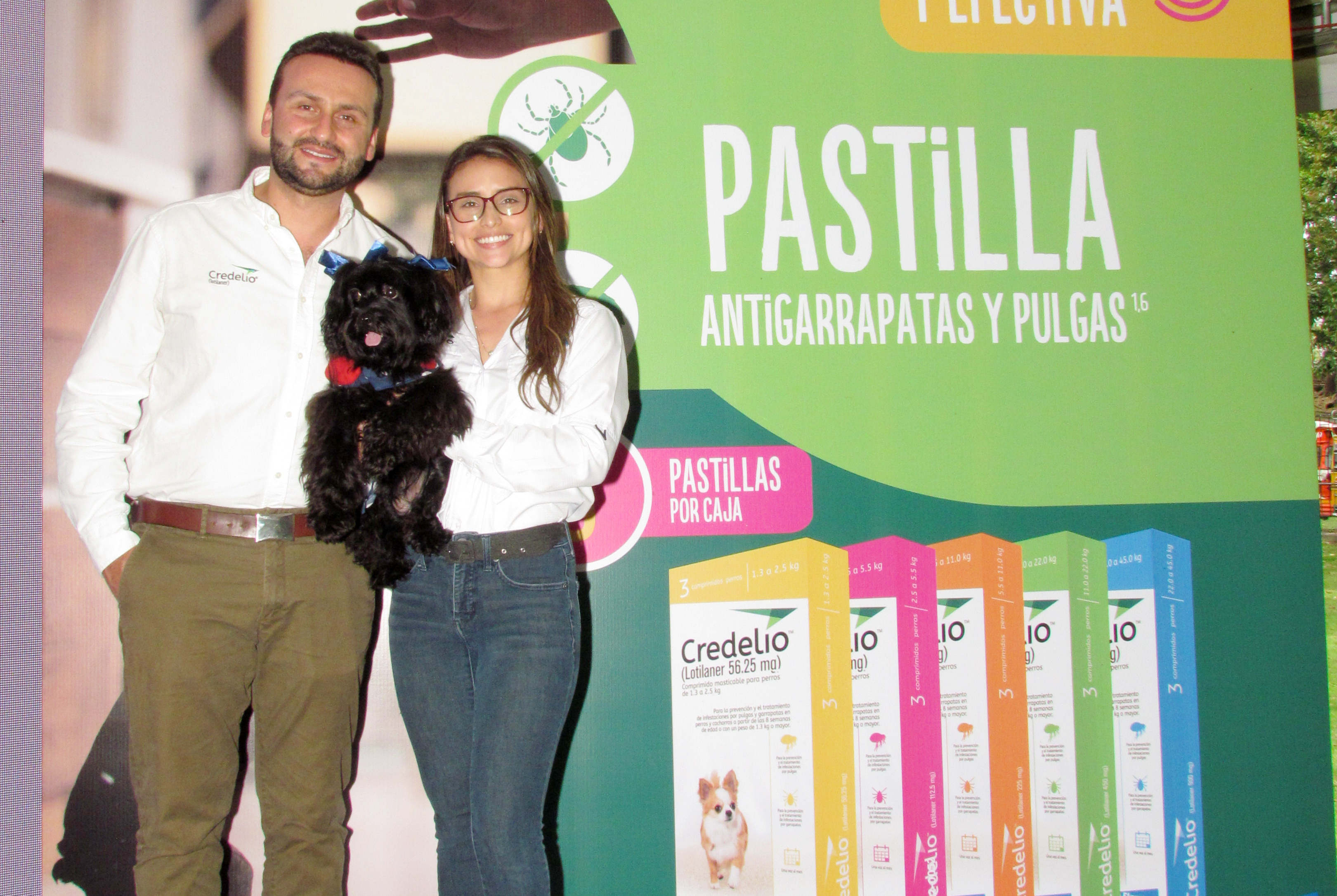 Andrés Díaz y Ana Lucía García, ejecutivos de Elanco, presentaron el nuevo medicamento para mascotas. Foto Prensa Libre: Cortesía