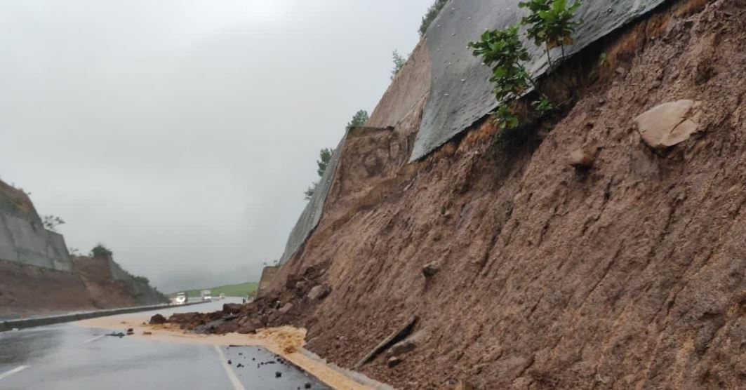 Libramiento de Chimaltenango: se registra otro derrumbe en la vía y riesgo persiste por humedad en las paredes