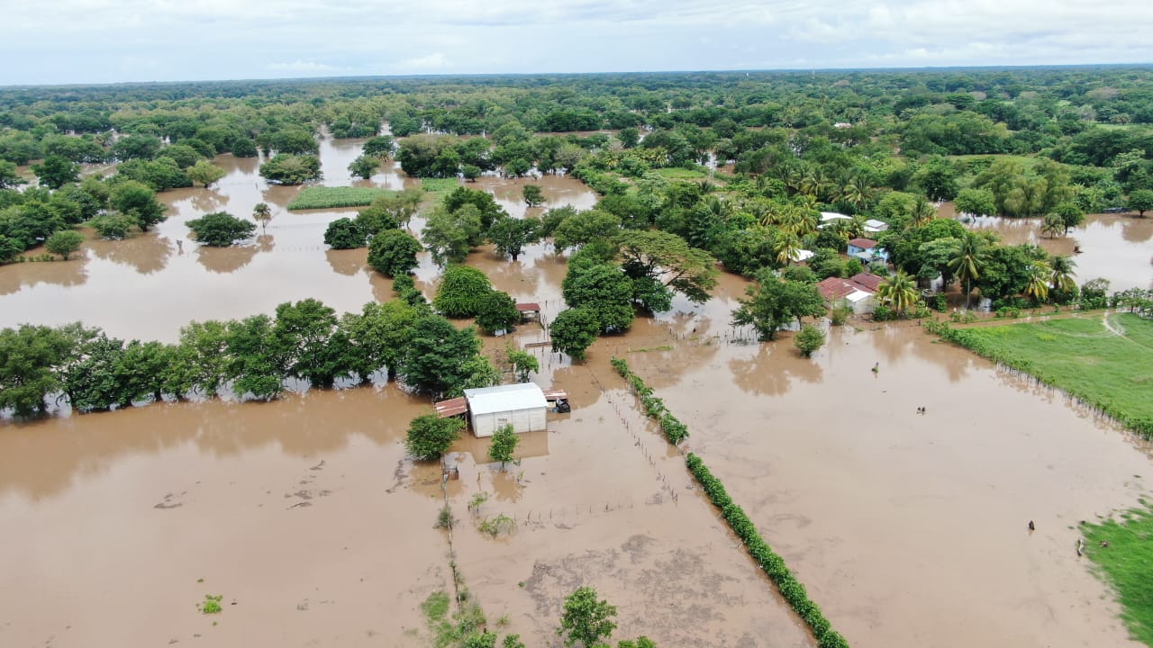 De acuerdo con las autoridades 11 de Moyuta, Jutiapa, han sido afectadas por la lluvia, por lo que 170 personas se encuentran en un albergue en la escuela de la aldea El Toro. (Foto Prensa Libre: PNC)