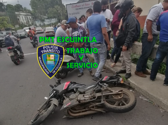 Un motorista perdió la vida al sufrir accidente en el km 107 de la RN-14. (Foto Prensa Libre: PMT de Escuintla)