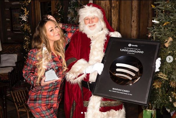 En diciembre 2021 Mariah Carey recibió un reconocimiento por parte de Spotify por llegar a 1 billón de reproducciones en la canción "All I Want For Christmas Is You". (Foto Prensa Libre: Instagram @mariahcarey).