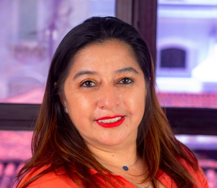 Marolen Martínez Escritora, autora de “Decisiones, amor y encuentros” y “100 kilómetros de pasión”