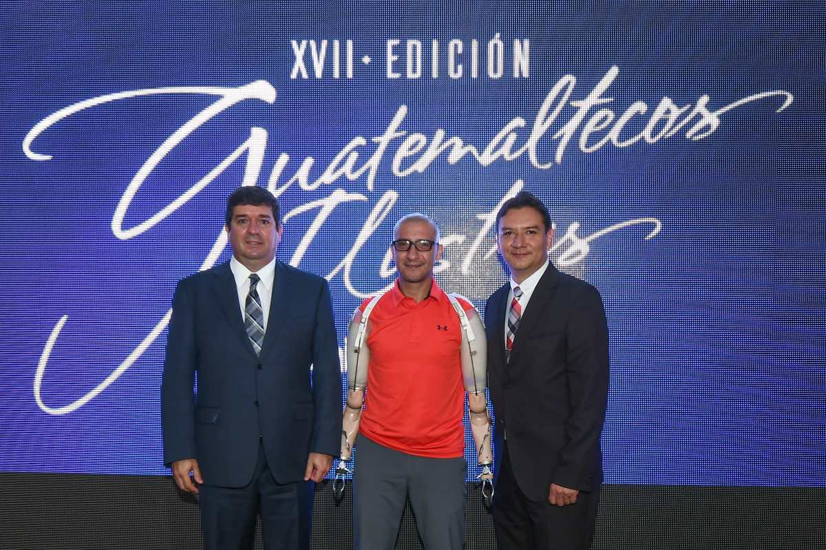 Felipe Sicilia, Raúl Pérez y Mario Tello estuvieron presentes en el lanzamiento de la edición XVII. Foto Prensa Libre: Sergio Muñoz

