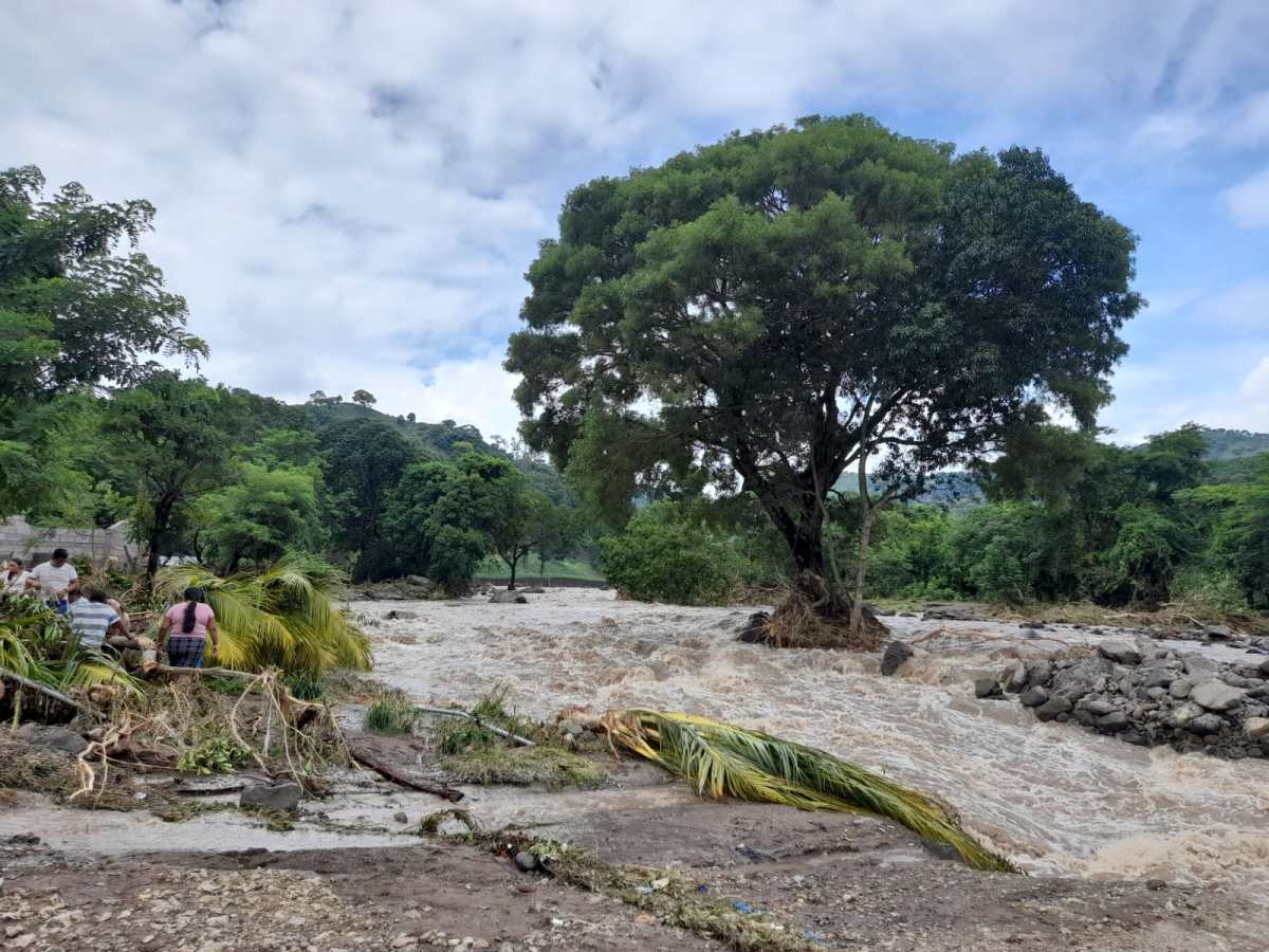 Temporada de lluvia en Guatemala ha dejado 21 muertos: Un puente y dos casas colapsan en las últimas horas