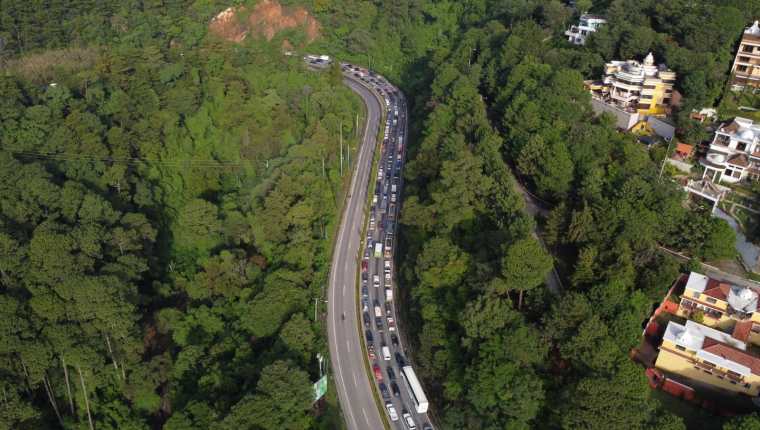 Varios tramos de la Ruta Interamericana han registrado deslaves, derrumbes  y otros incidentes las  dos semanas recientes. (Foto, Prensa Libre: Hemeroteca PL).