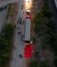 Autoridades reportaron al menos 50 migrantes muertos dentro de camión en Texas. (Foto: AFP)