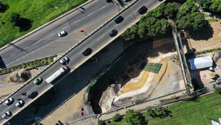Trabajos en el km 15 de la ruta al PacÃfico, Villa Nueva. (Foto Prensa Libre: Carlos Hernández Ovalle)