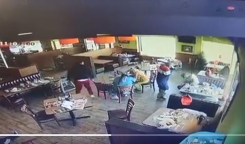 Video: comando armado irrumpe en restaurante de México y ultima a cuatro personas
