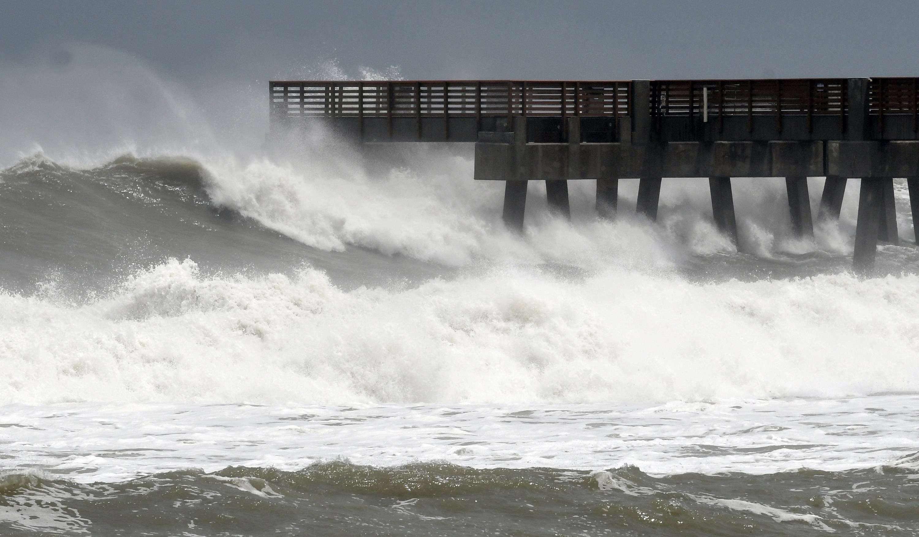 La tormenta tropical Alex se fortalece en su camino a Bermudas