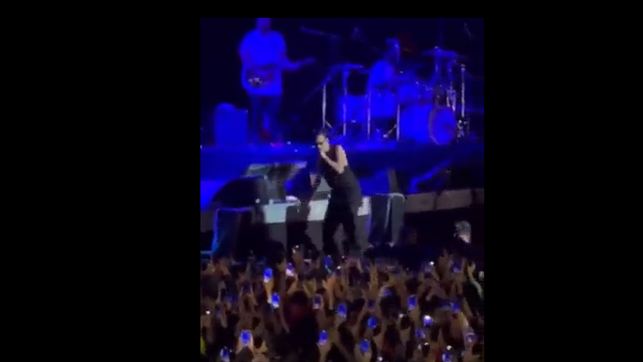 El cantante Danny Ocean sufrió una caída durante su concierto en Guatemala. 