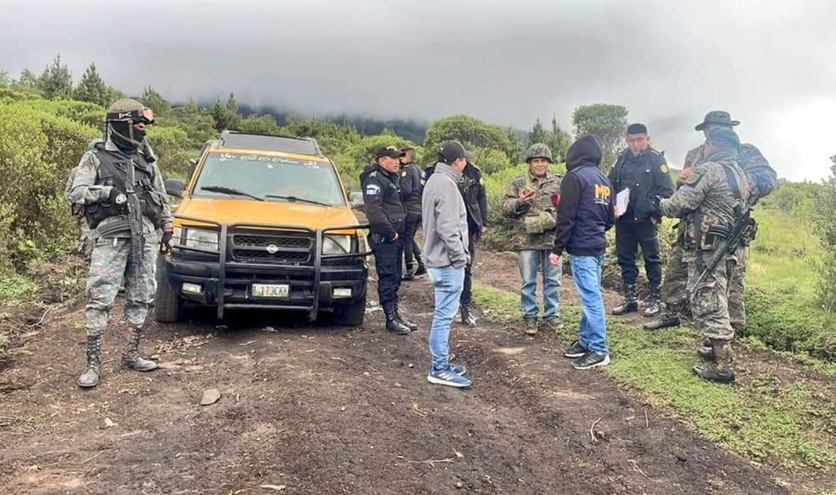 Conflicto entre Ixchiguán y Tajumulco: Familia que quedó en medio de una balacera en el volcán Tajumulco recupera su vehículo
