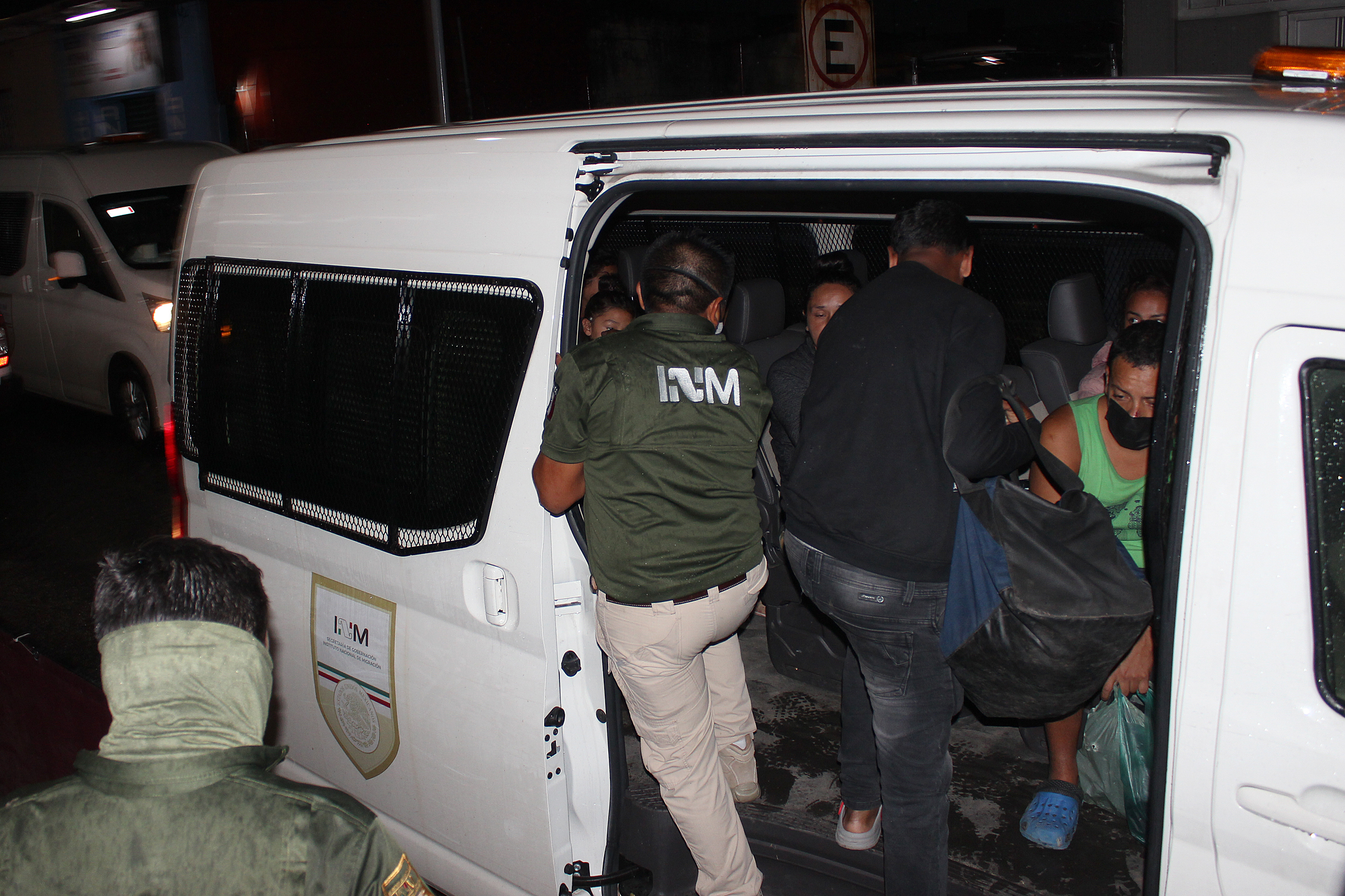 México realiza operativos en su frontera con Guatemala para impedir caravana migrante